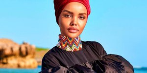 Η Χαλιμά Αντέν με χιτζάμπ στο Sports Illustrated 