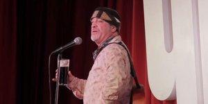 Ο κωμικός Ίαν Κονίτο 