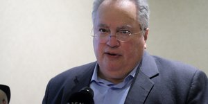 Ο Νίκος Κοτζιάς δεν δίνει λευκή επιταγή στην Κυβέρνηση