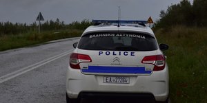 Περιπολικό στην ακρη του δρόμου