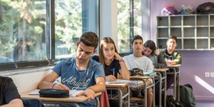 Μαθητές σε τάξη