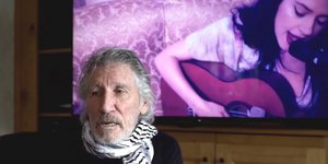 Το μήνυμα του Ρότζερ Γουότερς και στην οθόνη η Κατερίνα Ντούσκα