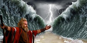 Ο Τσάρλτον Ίστον στο ρόλο του Μωυσή που διαχωρίζει την Ερυθρά Θάλασσα 