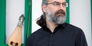Σωκράτης Σινόπουλος με τη λύρα του