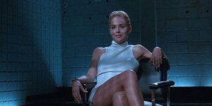 Η Σάρον Στόουν στην διάσημη σκηνή από το «Βασικό Ενστικτο»