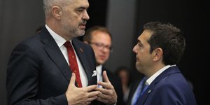 Εντι Ραμα και Αλέξης Τσίπρας συνομιλούν 