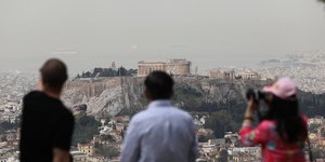 Εικόνα της Ακρόπολης, τυλιγμένη στην αφρικανική σκόνη