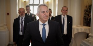 Αποστολάκης μπλε γραβάτα