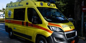 Ασθενοφόρο στον δρόμο