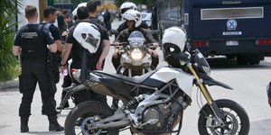 Αστυνομικοί στις μηχανές