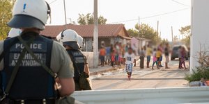 Αρχειακή εικόνα από αστυνομική επιχείρηση σε καταυλισμό Ρομά / Φωτογραφία: EUROKINISSI