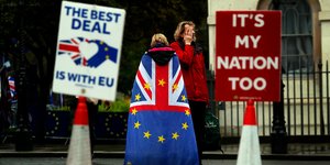 Brexit Βρετανία σημαίες πολίτες