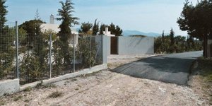 Ο ασφαλτοστρωμένος δρόμος στα Μέγαρα