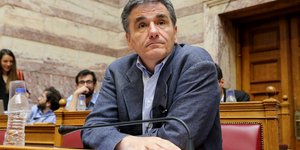 Ο Ευκλείδης Τσακαλώτος σε έδρανο της βουλής