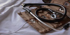 Αυξημένος ο κίνδυνος εμφράγματος και εγκεφαλικού για τις γυναίκες που παίρνουν πολλά αντιβιοτικά