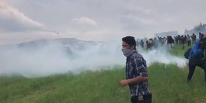 Επεισόδια στα Διαβατά ανάμεσα σε πρόσφυγες και ΜΑΤ
