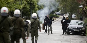Επεισόδια μεταξύ ΜΑΤ- Κουκουλοφόρων