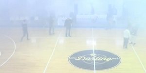 Φίλαθλος πάει να κλέψει το κύπελλο στο γήπεδο του Αιγάλεω