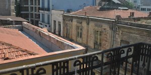 Ο Φραγκομαχαλάς από ψηλά, στέγες, κάγκελα