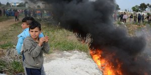 Φωτιές έχουν ανάψει οι πρόσφυγες στα Διαβατά