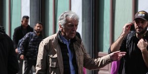 Οι πρώτες φωτογραφίες από τα γυρίσματα της ταινίας του Κώστα Γαβρά για το βιβλίο του Βαρουφάκη