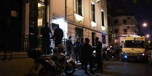 Εξω από το γραφείο του Μιχάλης Ζαφειρόπουλου 