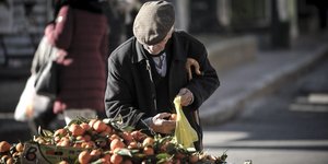 Συνταξιούχος στη λαϊκή / Συντάξεις