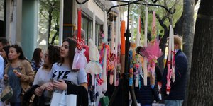 Κόσμος στα μαγαζιά για τις πασχαλινές αγορές