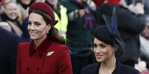 Η Κέιτ Μίντλετον και η Μέγκαν Μαρκλ χαμογελούν σε δημόσια εμφάνιση