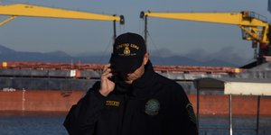 Στέλεχος του Λιμενικού Σώματος / Φωτογραφία: EUROKINISSI