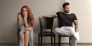 Σίσσυ Χρηστίδου Θοδωρής Μαραντίνης φωτογράφιση σε καρέκλες