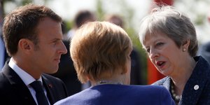 Η Τερέζα Μέι με την Άνγκελα Μέρκελ και τον Εμανουέλ Μακρόν