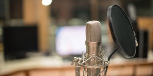 Μικρόφωνο σε στούντιο ηχογράφησης