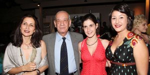 Η Μυρσίνη Μητροπάνου αγκαλιά με τον πατέρα της το 2011/ Φωτογραφία: NDP