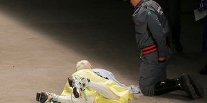 Μοντέλο κατέρρευσε στην πασαρέλα