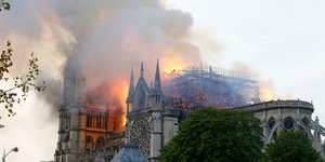 Νοτρ νταμ στις φλόγες