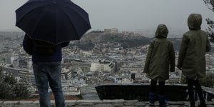 Άνδρας στην βροχή