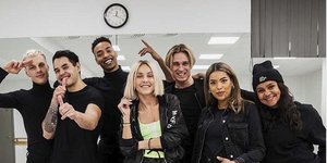 Η Ταμτα με την ομάδα της για την Eurovision 2019