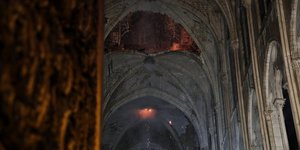 Η καμένη οροφή της Παναγίας των Παρισίων 