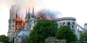 Παναγία των Παρισίων στις φλόγες