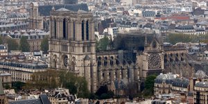 Πανοραμική της Παναγίας των Παρισίων μετά τη φωτιά