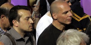 Ο Νίκος Παππάς και ο Γιάνης Βαρουφάκης σε εκδήλωση