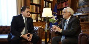 Τα έψαλε στον επικεφαλής της Αρχής Δημοσίων Εσόδων ο Παυλόπουλος για την γιαγιά με τα τερλίκια