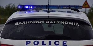 Περιπολικό στην βροχή