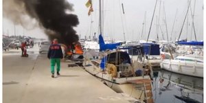 Πυρκαγιά σε σκάφος στην μαρίνα Καλλιθέας