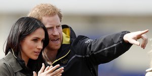 Ο Πρίγκιπας Χάρι μιλάει στην Μέγκαν Μαρκλ