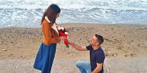 Πρόταση γάμου σε παραλία στην Κρήτη