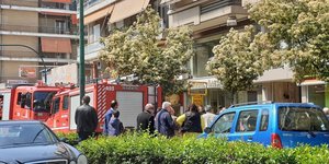 Πυροσβεστικά οχήματα σε δρόμο των Τρικάλων