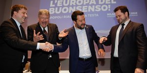 Ο Ματέο Σαλβίνι με ηγέτες ακροδεξιών κομμάτων από Γερμανία, Δανία, Φινλανδία στο Μιλάνο
