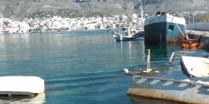 Τα βυθισμένα σκάφη στην είσοδο του εξωτερικού μόλου στην Κάλυμνο
